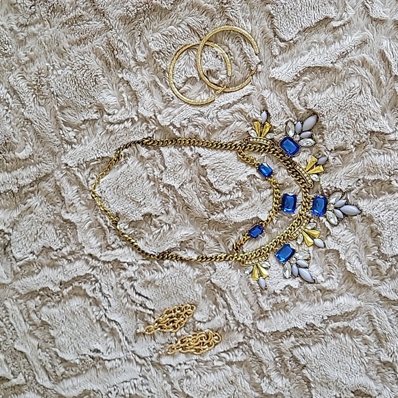 Beautiful Necklace and Earrings 💙 - Picture 2 of 3